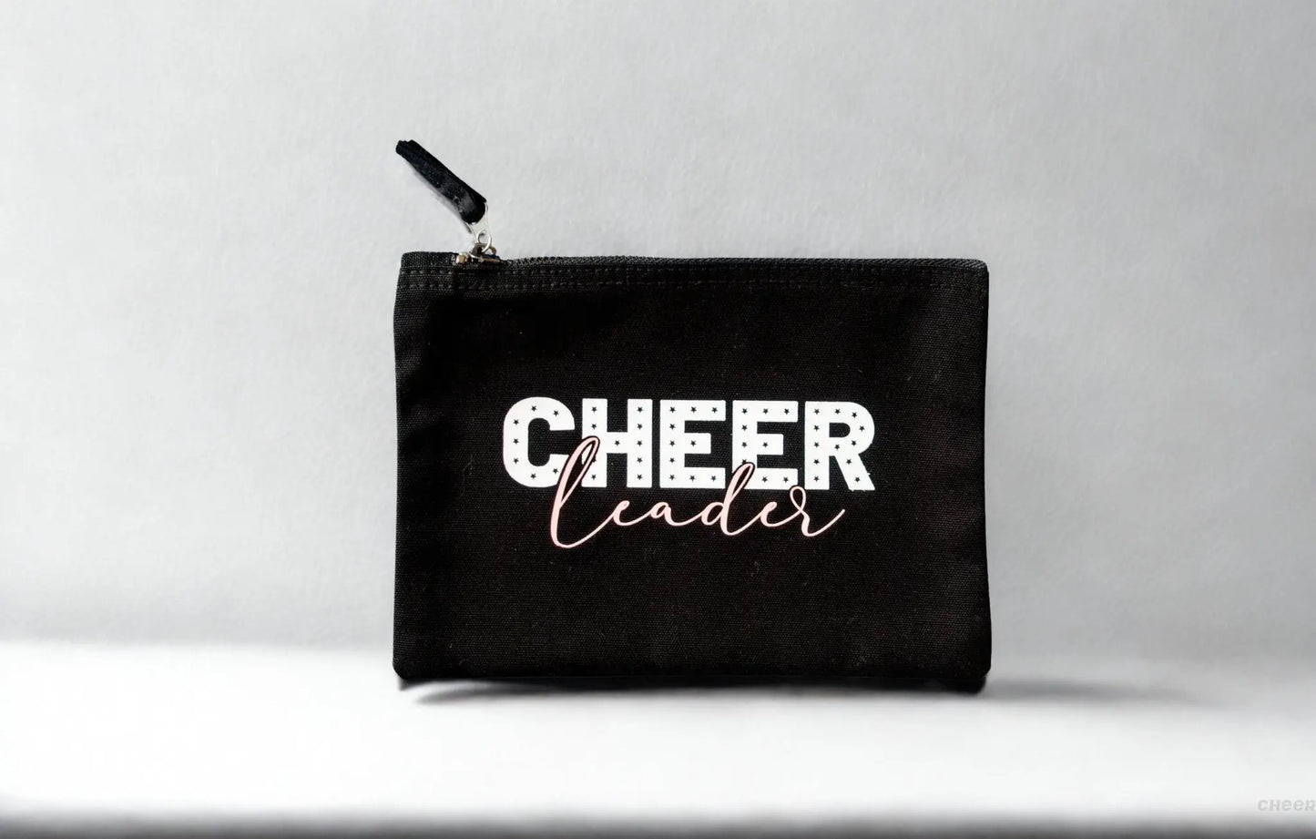 Kosmetiktäschchen 'Cheer Leader' – Schwarz mit Print CHEER addicted!