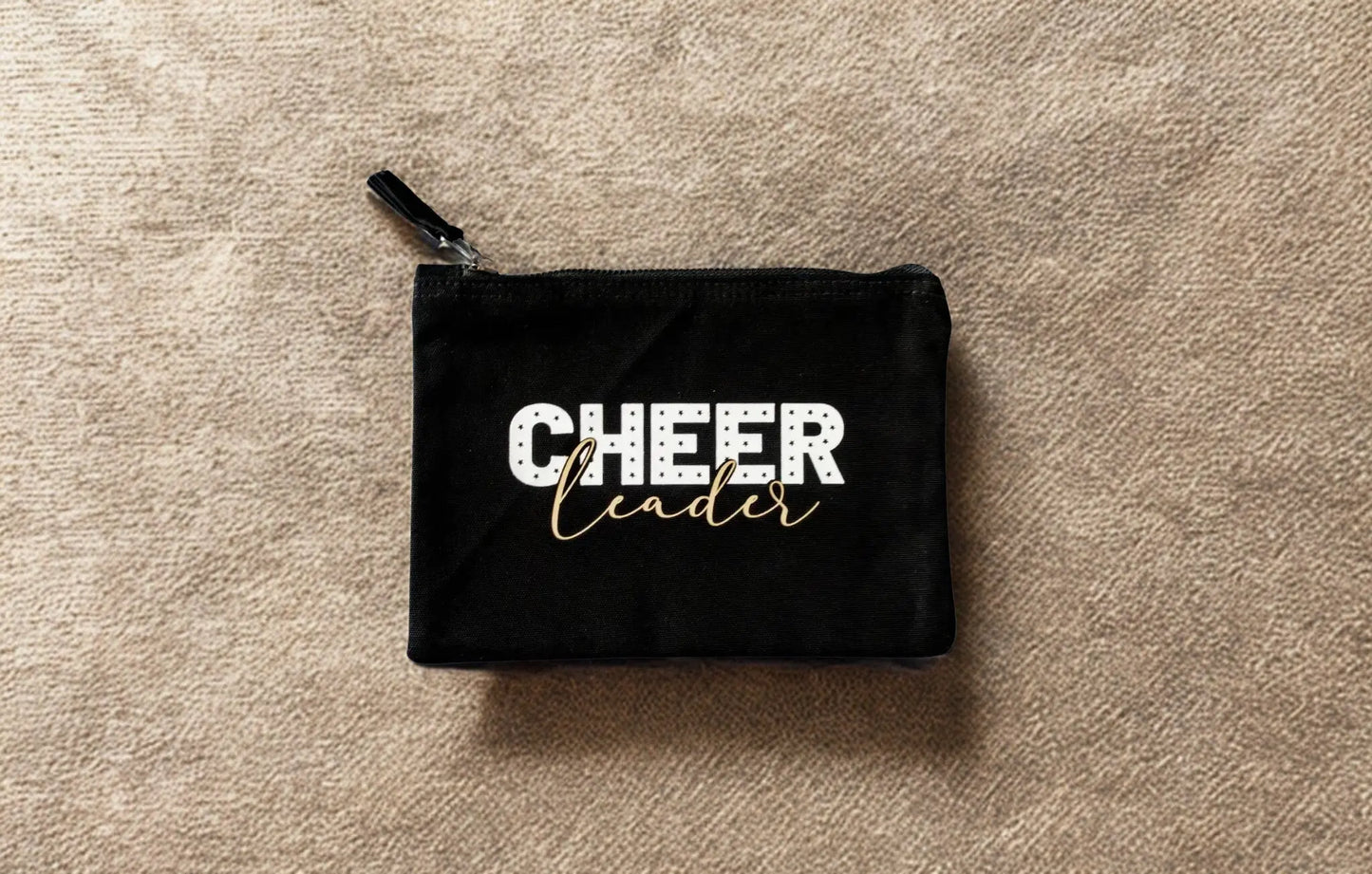 Kosmetiktäschchen 'Cheer Leader' – Schwarz mit Print CHEER addicted!