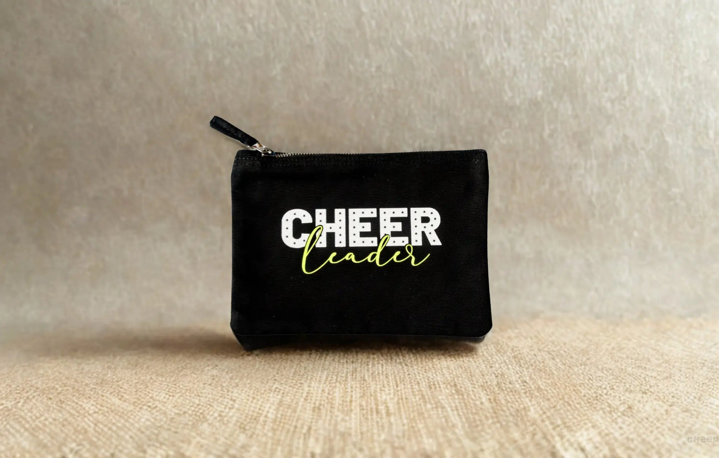 Kosmetiktäschchen 'Cheer Leader' – Schwarz mit Print CHEER addicted!