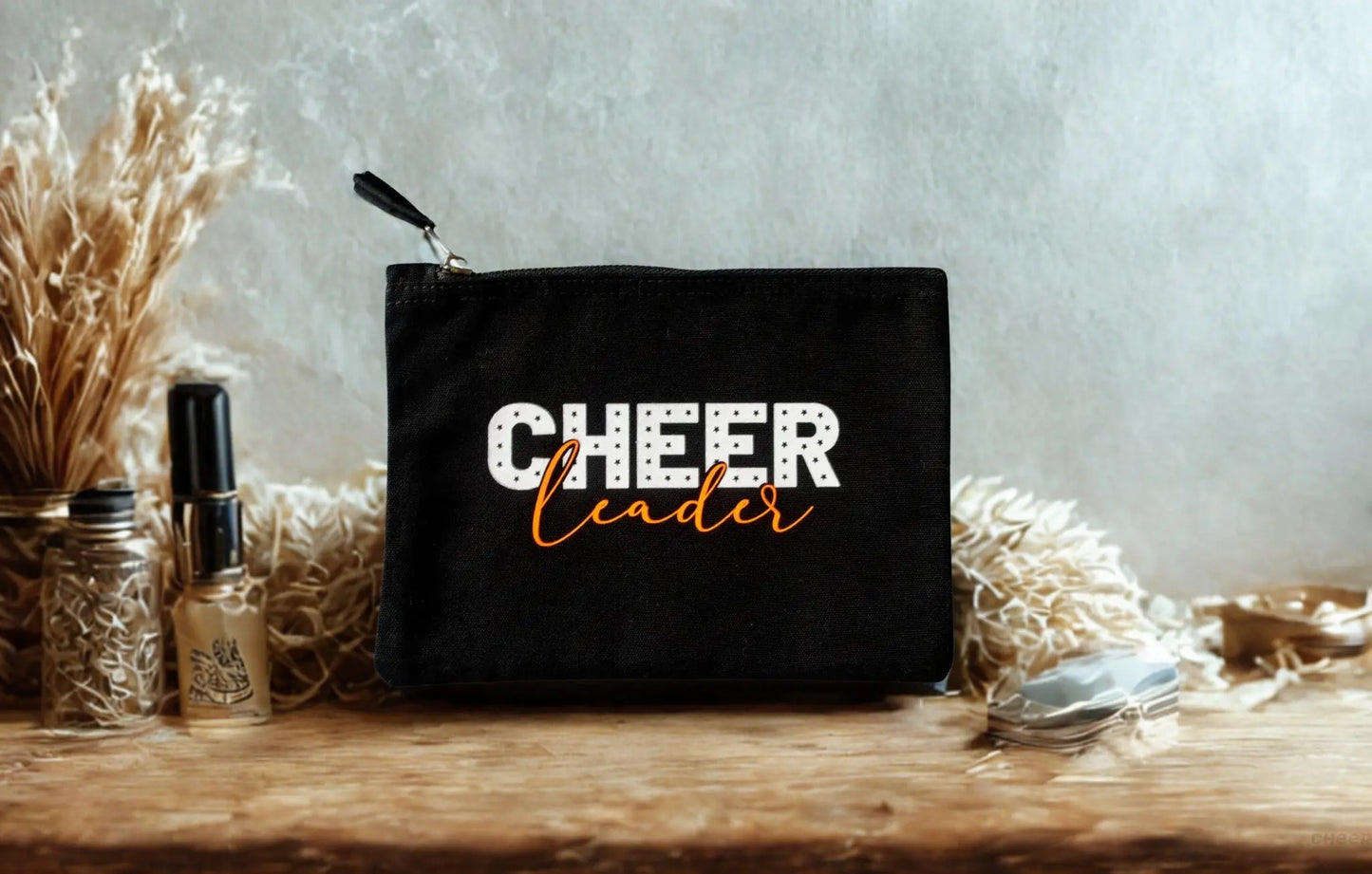 Kosmetiktäschchen 'Cheer Leader' – Schwarz mit Print CHEER addicted!